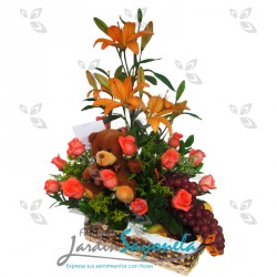 Flores, frutas y peluche